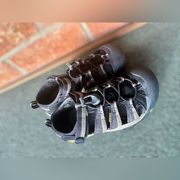 Keen H2 Newport Hard Toe Washable Sandals Size 4 Big Kids - Picture 3 of 15